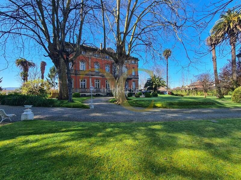 Foto be60ff4f-0bb2-42c4-8d79-fca806172d96. Casa amb calefacció aparcament a Somió Gijón