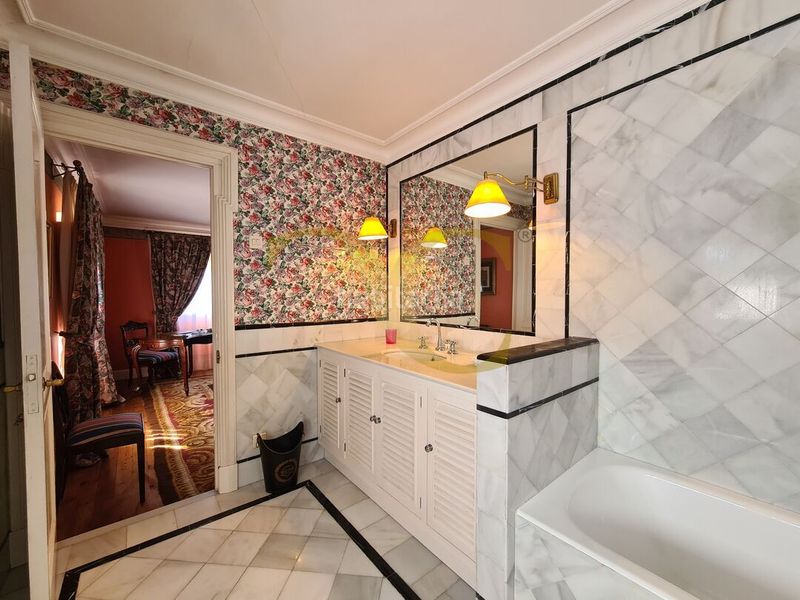 Foto da644270-ff43-4bad-9dbd-e2428bf27801. Casa amb calefacció aparcament a Somió Gijón