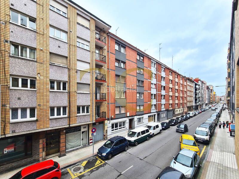 Foto 30ba0da3-6b2e-4607-8c97-adc5ddd34d11. Apartament amb calefacció a Centro Gijón