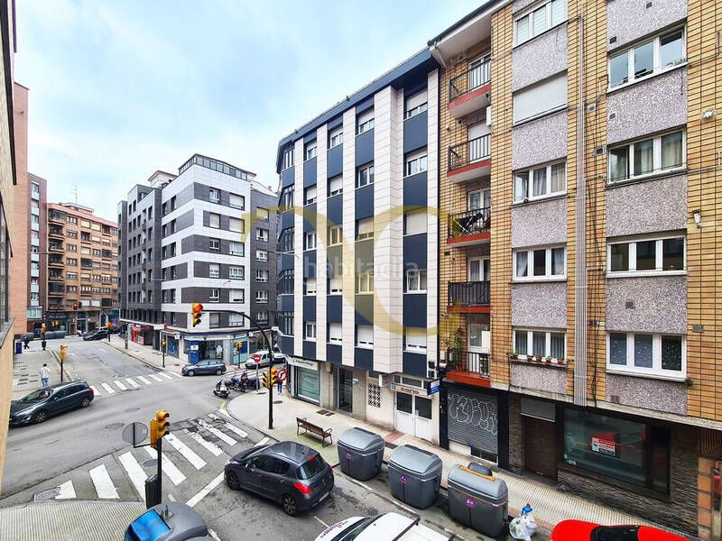 Foto 770bbf4c-effb-476b-8cda-514ddeec47cd. Apartament amb calefacció a Centro Gijón