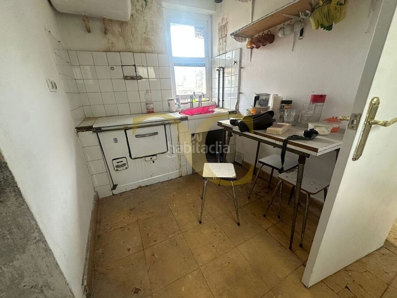 Foto 276c500b-2e98-40fd-91f7-d53f2e705758. Edificio  en el centro . en Villaviciosa - amandi Villaviciosa