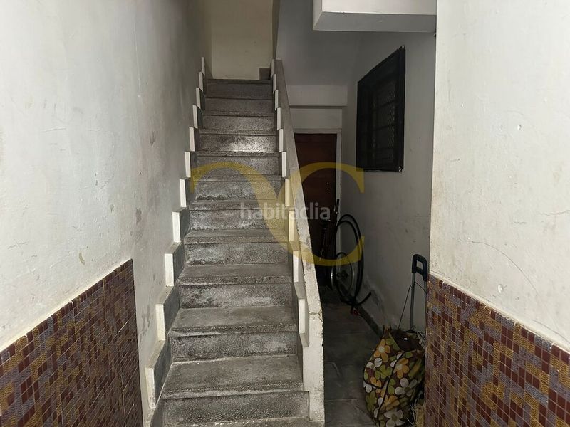 Foto 9f4b4984-4ce9-45f9-9473-b55053b2ec21. Edificio  en el centro . en Villaviciosa - amandi Villaviciosa