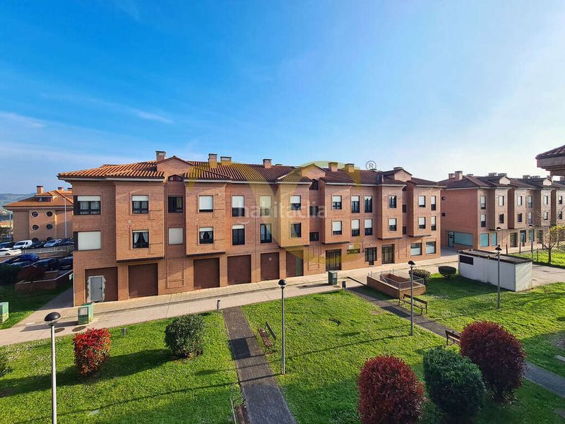 Foto 258a4d04-03d1-4efd-9d7d-128e58e457b7. Dúplex amb calefacció a El Carbayedo - El Quirinal Avilés