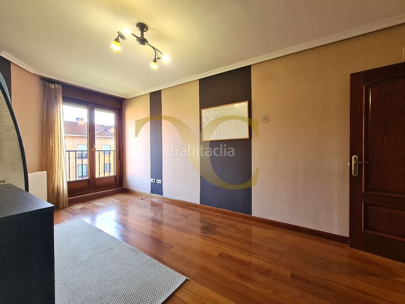 Foto be03233a-65a6-4773-8fb2-da9d57a99342. Dúplex amb calefacció a El Carbayedo - El Quirinal Avilés