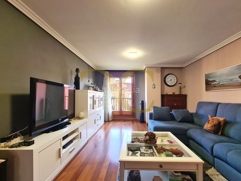 Foto c72f9cfc-9a9d-4053-b37d-fd5b2945495e. Dúplex amb calefacció a El Carbayedo - El Quirinal Avilés