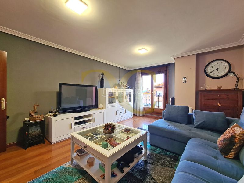 Foto ca94c659-6eab-4816-bd0d-7c4984624999. Dúplex amb calefacció a El Carbayedo - El Quirinal Avilés