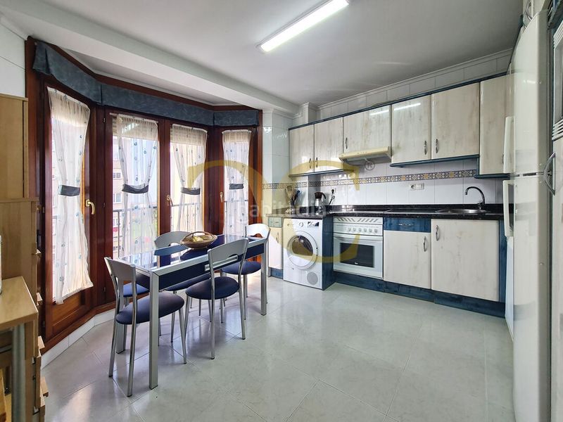 Foto d3373e92-f948-47e3-90d4-16d5ea2199ae. Dúplex amb calefacció a El Carbayedo - El Quirinal Avilés