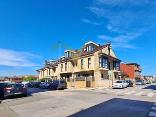 Casa a schiera  Calle de bazán. Exclusiva chalet adosado seminuevo con plaza de garaje en gijón.