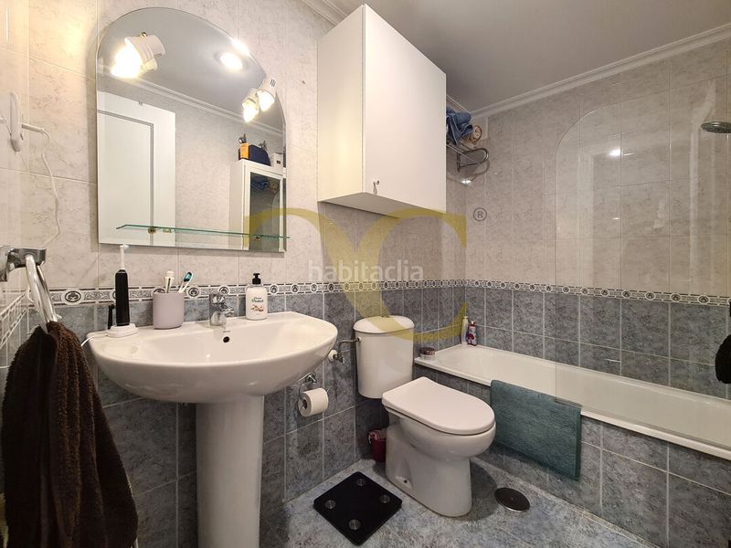 Foto 4076b3cf-87db-4ba6-8c73-4f566fba09d9. Pis amb calefacció aparcament piscina a Viesques Gijón