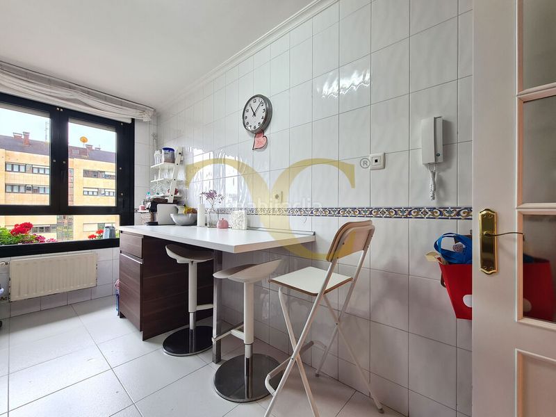 Foto ad1fee7c-3aaa-4e27-ad65-ea836b5c6d02. Pis amb calefacció aparcament piscina a Viesques Gijón