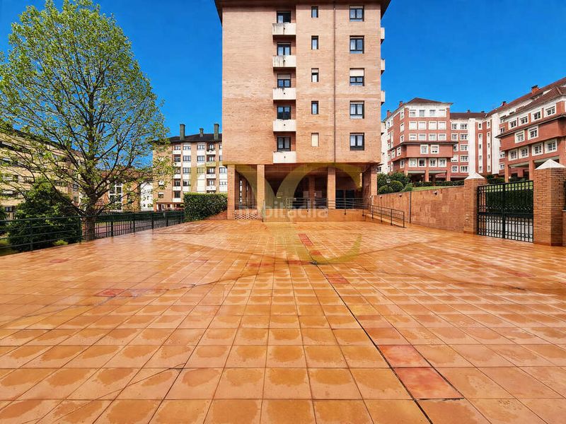 Foto e9061dfa-6293-4626-bbb7-e36f4c0528ac. Pis amb calefacció aparcament piscina a Viesques Gijón