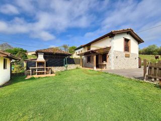 Chalet  Soto. Preciosa casa con jardín a 4 kilómetros de ribadesella.