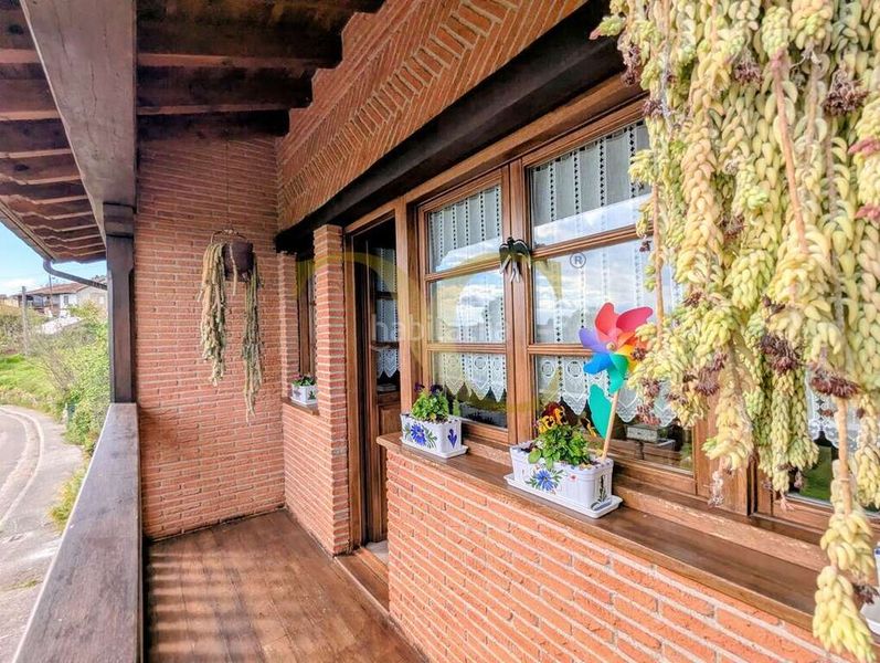 Foto 8d905bca-d3a7-46e6-9726-60f0c33e6d1d. Casa amb calefacció aparcament a Cabranes