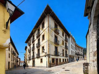 Pis  Calle canóniga. Gran inversión en el centro histórico de oviedo.
