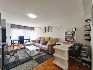 Etagenwohnung  Calle álvaro flórez estrada. Amplio piso en el barrio de el cristo.