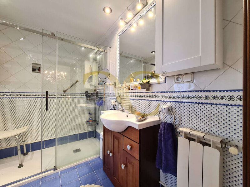 Foto 3183427f-789c-4575-9ff4-9c095de6856e. Casa amb calefacció aparcament piscina a Noreña