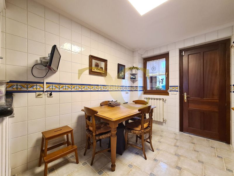 Foto bf4c64d7-8d48-43dc-8c13-f3271da26b74. Casa amb calefacció aparcament piscina a Noreña