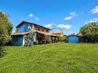 Xalet  Villahormes. Preciosa casa con jardín entre llanes y ribadesella.