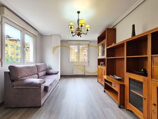 Piso  Carretera de la carbonera. Vivienda recién reformada en montevil.