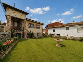 Maison  Celoriu. Casa con jardín y dos apartamentos turísticos en celorio, a 600