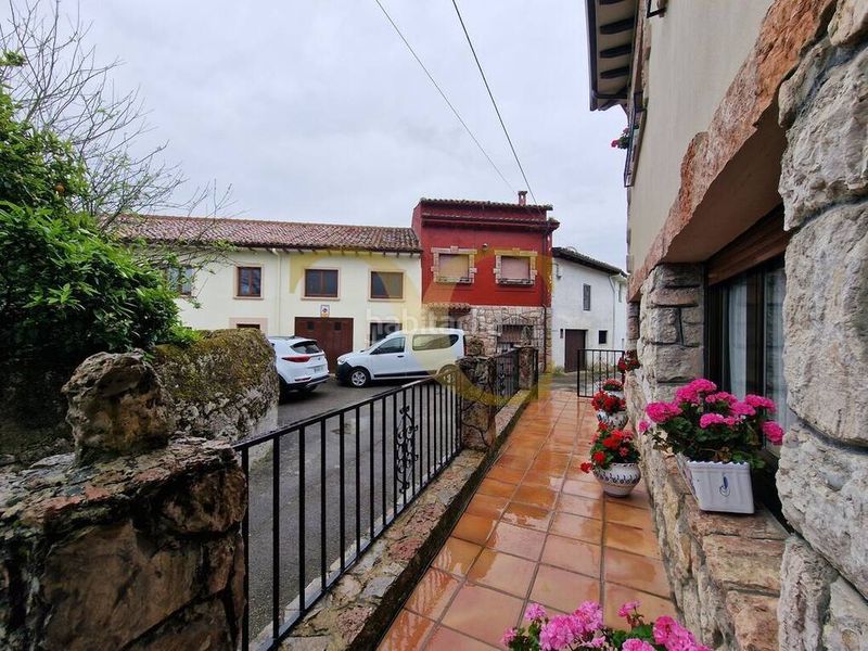 Foto a46712ae-fc66-444c-bd72-2df2f6464f01. Casa amb calefacció a Celorio-Poó-Parres Llanes