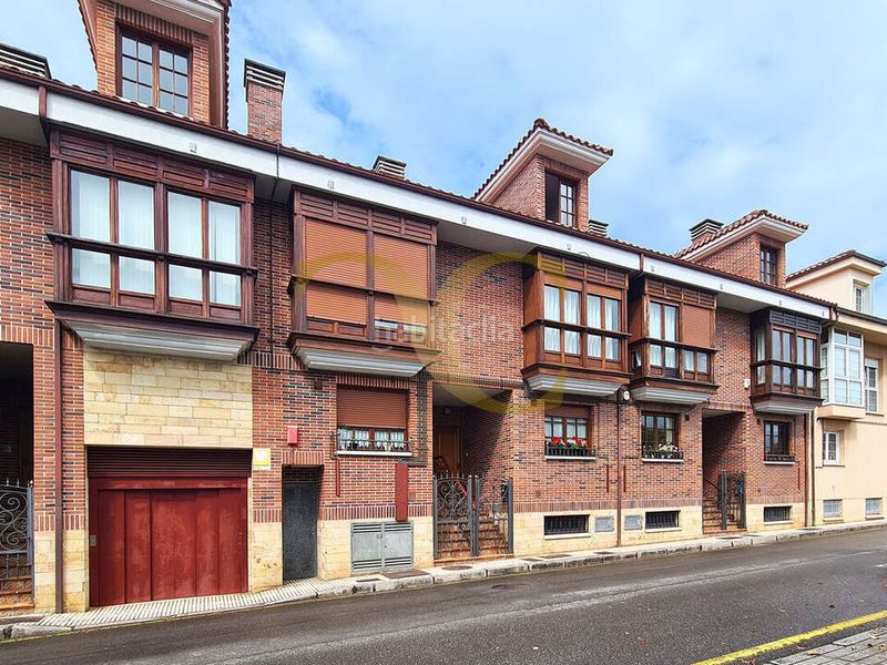 Foto 58384e75-4f11-428b-aac5-6454b6556ee2. Casa amb calefacció aparcament a La Guía Gijón