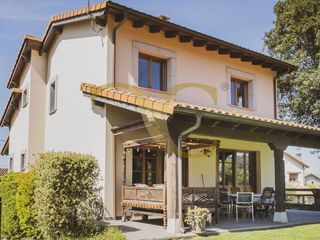 Maison  Villahormes. Precioso chalet a un paseo de la playa.
