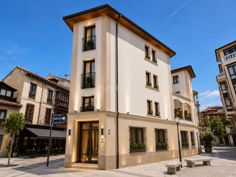Foto b3645eb3-b8f1-4f0b-aab5-3e9cf910f2b2. Edificio in plaza barqueras 1 in Llanes pueblo Llanes