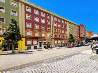 Flat  Calle bermúdez de castro. Exclusiva piso junto al campus del milán, muy próximo al centro.