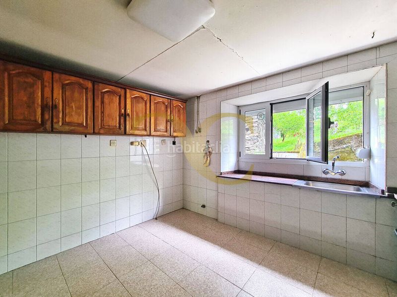 Foto f983a1ac-4d7e-491c-81a6-c60caa5e8c34. Casa a Coaña