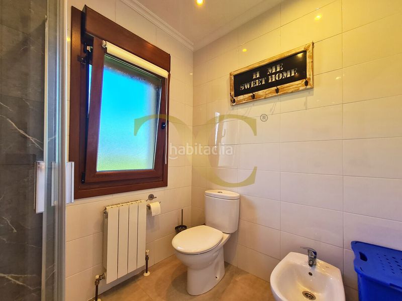 Foto 2724a068-3c69-4f51-8cb3-3431dda2aed0. Casa amb calefacció aparcament piscina a Roces Gijón