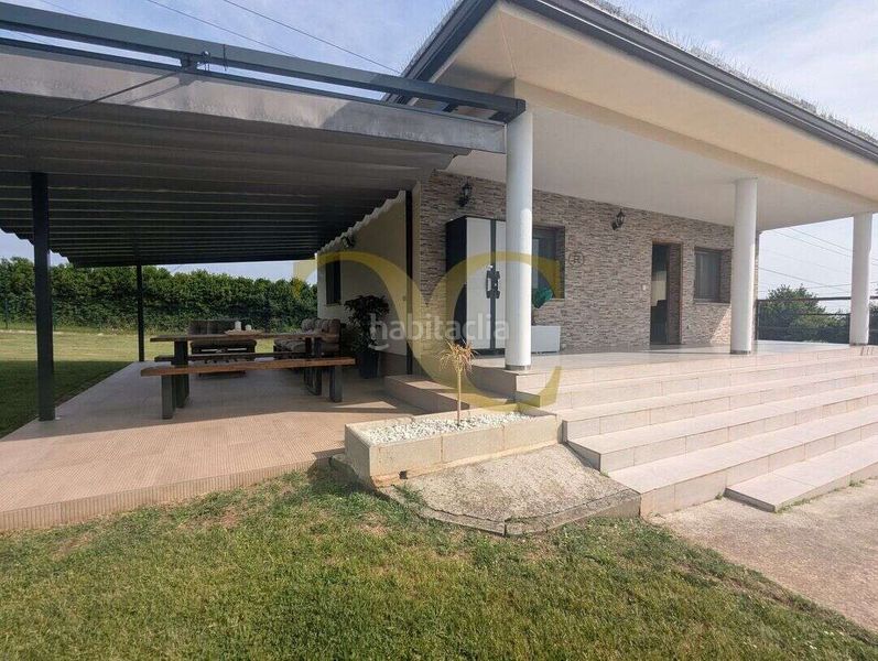 Foto 295dd052-d26f-4d4c-8f65-3661471f97ca. Casa amb calefacció aparcament piscina a Roces Gijón