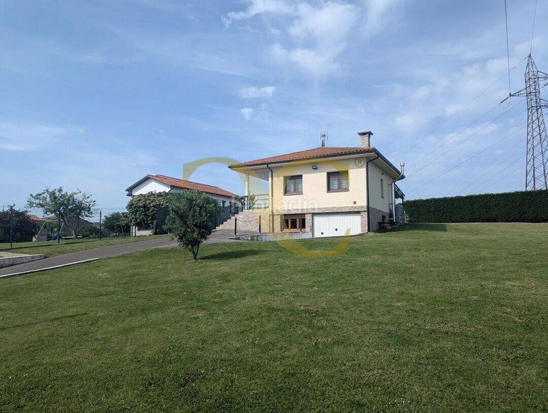 Foto 830bb2b6-8807-4892-bbc1-2bd7f0f990d3. Casa amb calefacció aparcament piscina a Roces Gijón