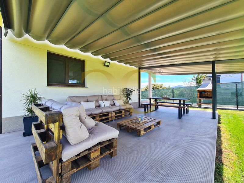 Foto a9db70fb-3b1e-48d0-b673-08803c421e27. Casa amb calefacció aparcament piscina a Roces Gijón