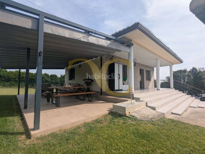 Foto ae38a64c-f81e-4d7f-966b-3d1c916c20fd. Casa amb calefacció aparcament piscina a Roces Gijón