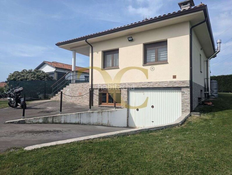Foto b1ae7ed2-8933-4425-9fe8-a0b499e98f7d. Casa amb calefacció aparcament piscina a Roces Gijón