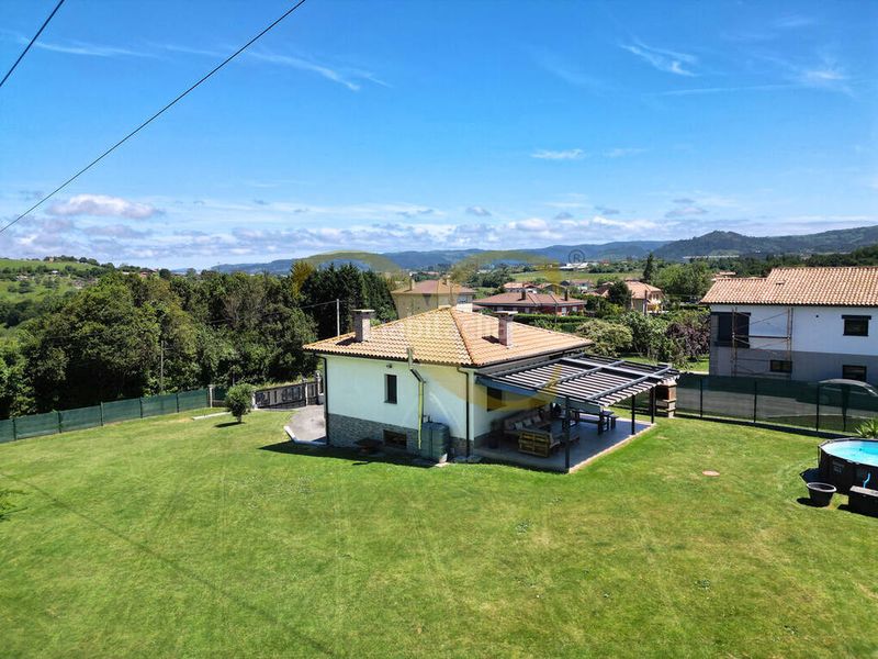 Foto d3faef3e-3cba-4d16-9319-49330a1677c9. Casa amb calefacció aparcament piscina a Roces Gijón