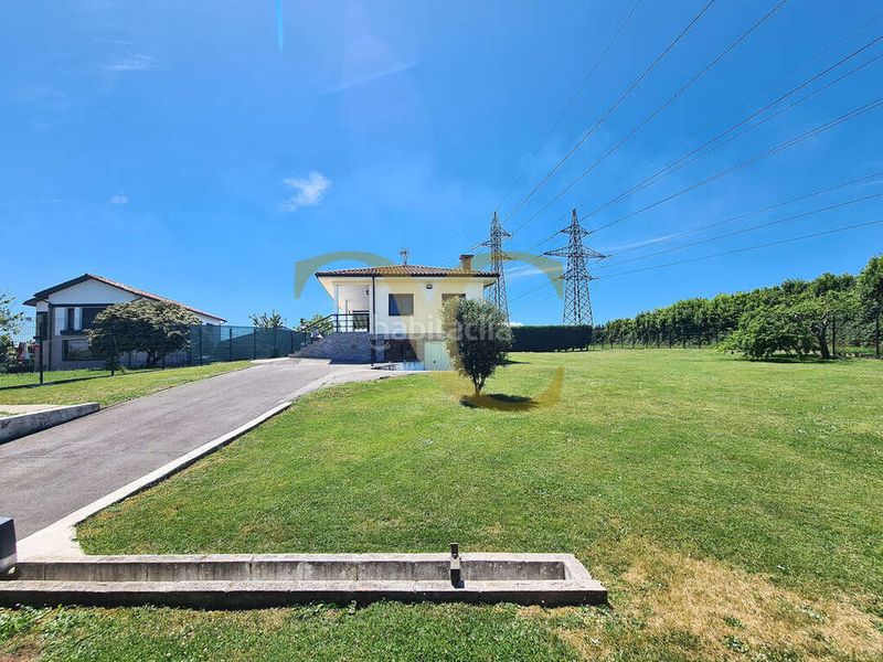 Foto d62acfa0-a961-4cfb-a87e-ab4c962ab51d. Casa amb calefacció aparcament piscina a Roces Gijón