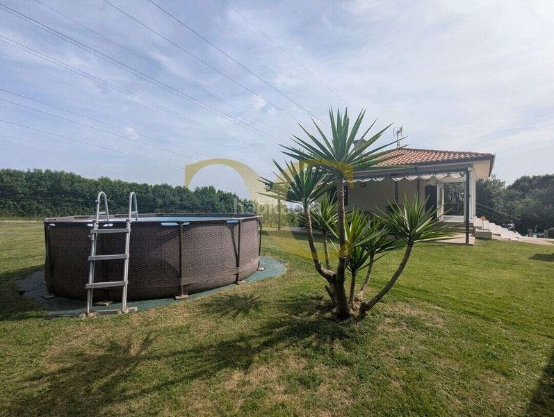 Foto e05e33e9-8d15-4981-afa6-b0d8bcc52937. Casa amb calefacció aparcament piscina a Roces Gijón
