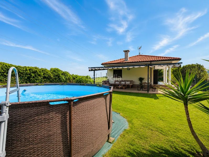 Foto f37cd2b3-8e18-41e2-972e-8d6a1ff8674d. Casa amb calefacció aparcament piscina a Roces Gijón