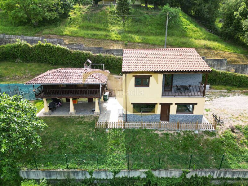 Foto 31f96409-e418-4537-8944-4a58af045b3c. Casa amb calefacció a Leorio Gijón