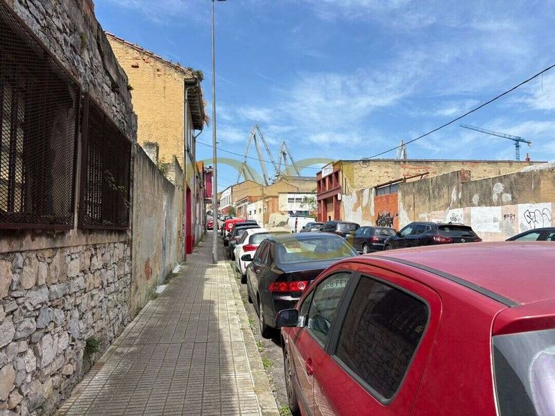 Foto ff536f13-3d10-47cc-9cd1-93db10833930. Edifici a El Natahoyo Gijón