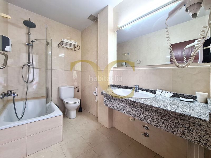 Foto 0c22c22d-1fd3-45e9-856b-3eb201a5e49a. Edifici a Candamo