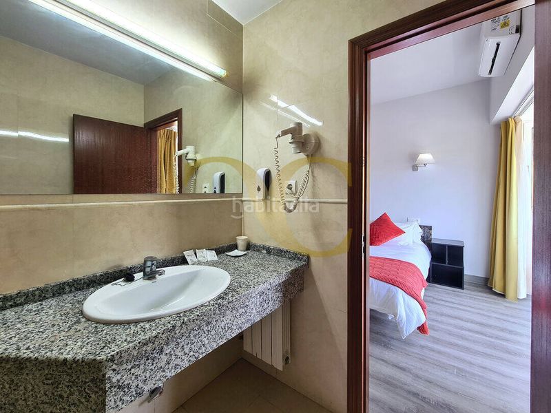 Foto 36173a7c-ca8f-4962-ba79-66dd7ea4c590. Edifici a Candamo