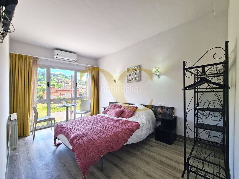 Foto be221ff0-861b-42ab-a338-d0098c5508dc. Edifici a Candamo