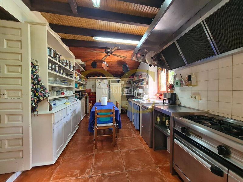 Foto e5c9f25d-21ab-4ff8-bb29-8ec3d89c8688. Edificio in Peñamellera Alta