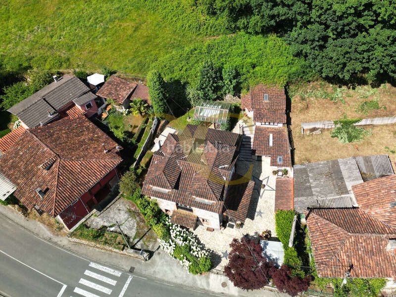 Foto cdea80ff-e8b2-44cb-9b08-7686e2ec181f. Edifici a Cangas de Onís