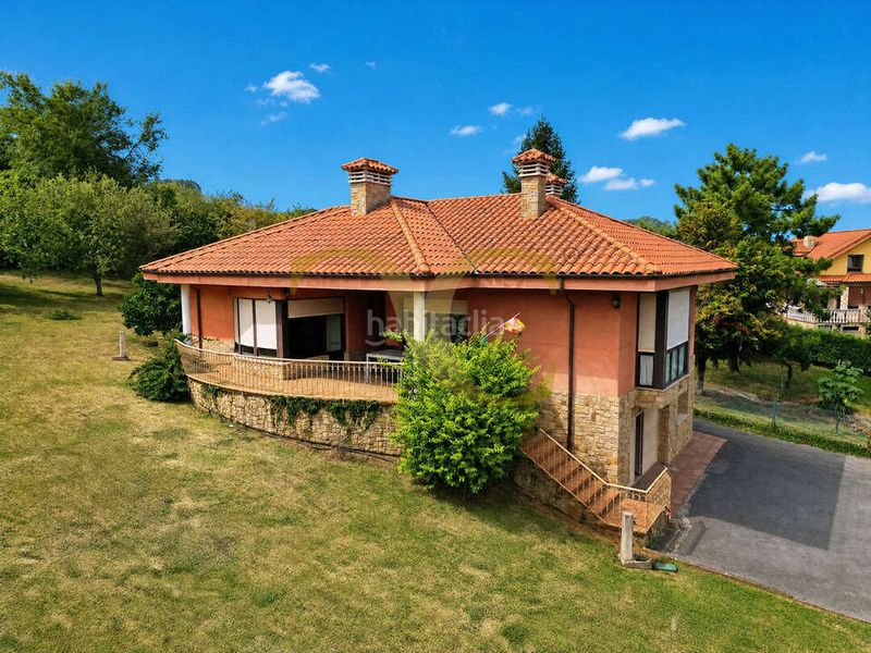 Foto 1993aa4a-5d0f-4607-87de-932003152fe7. Casa amb calefacció aparcament a Cenero Gijón