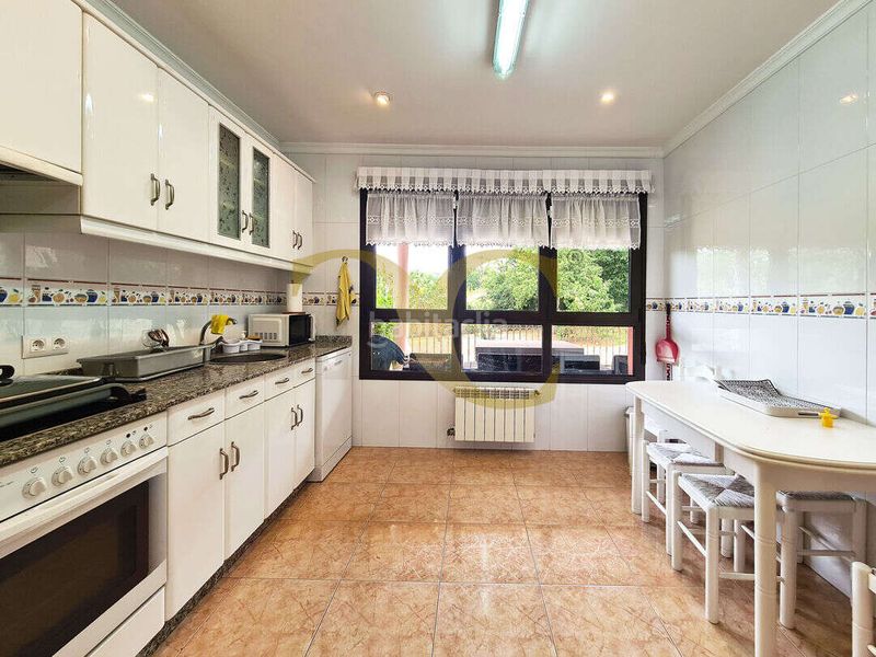 Foto b3f7d73d-3b67-4730-8e7c-17ccd2de4662. Casa amb calefacció aparcament a Cenero Gijón