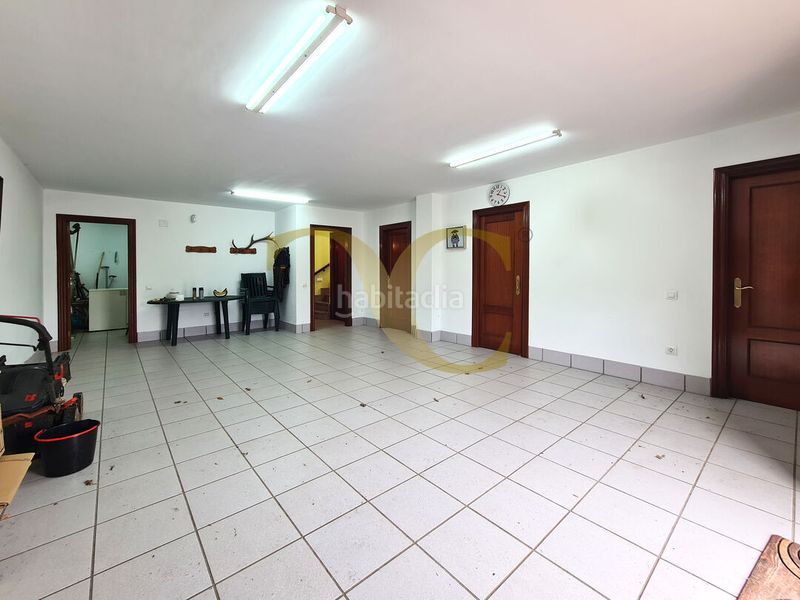 Foto f2bf6569-8ec4-426d-a309-9ff23b2a6685. Casa amb calefacció aparcament a Cenero Gijón